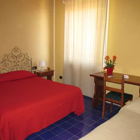 西西莉亚全景酒店 2*