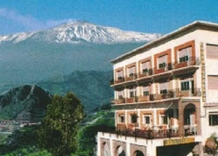 西西莉亚全景酒店 2* 卡斯泰尔莫拉