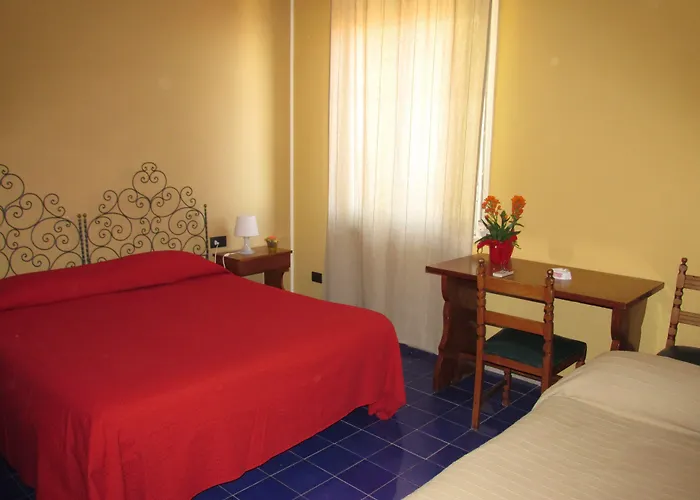 西西莉亚全景酒店 2*