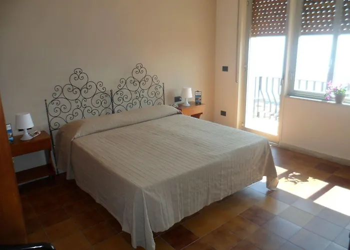 西西莉亚全景酒店 酒店