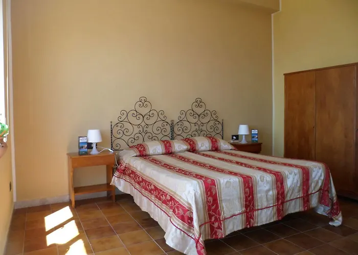 西西莉亚全景酒店 2* 卡斯泰尔莫拉