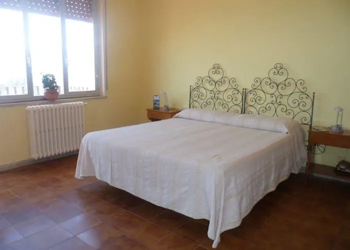 西西莉亚全景酒店 2*